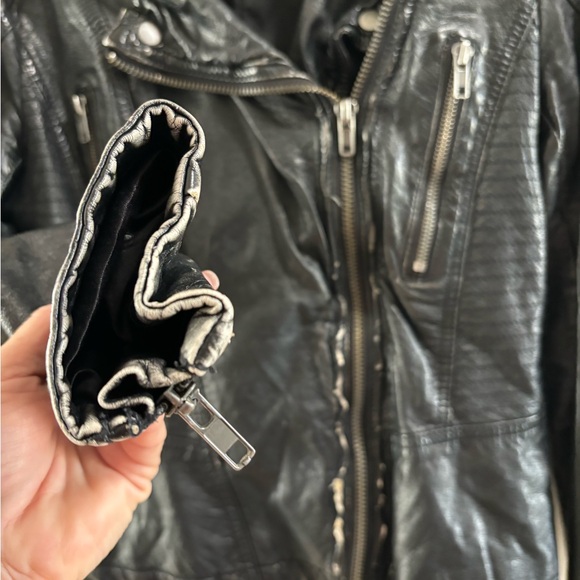 Free people‎ bomber jacket size 8. Fixer upper.  Needs to be restored. - Picture 5 of 8